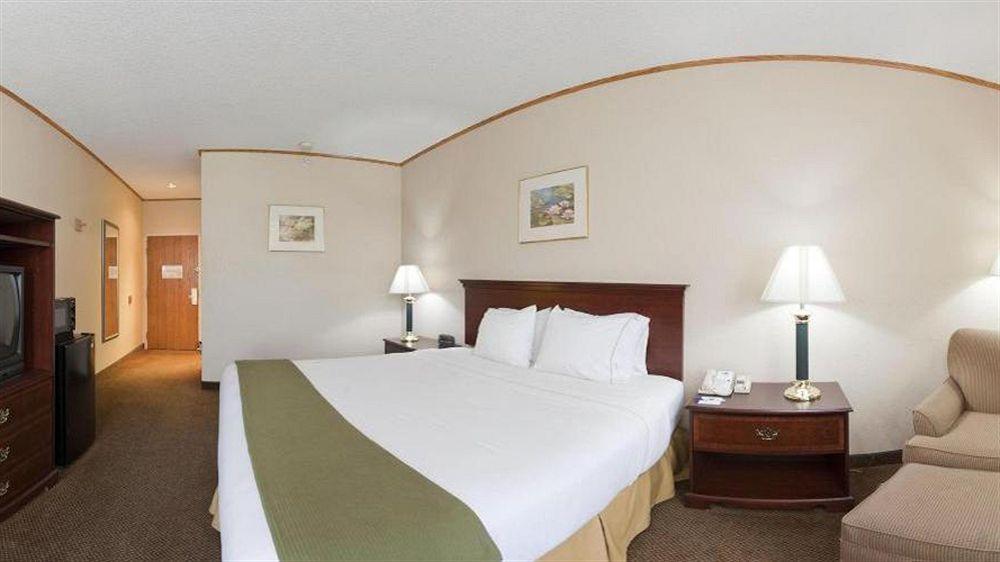 Comfort Inn & Suites Junction City - Near Fort Riley Екстер'єр фото