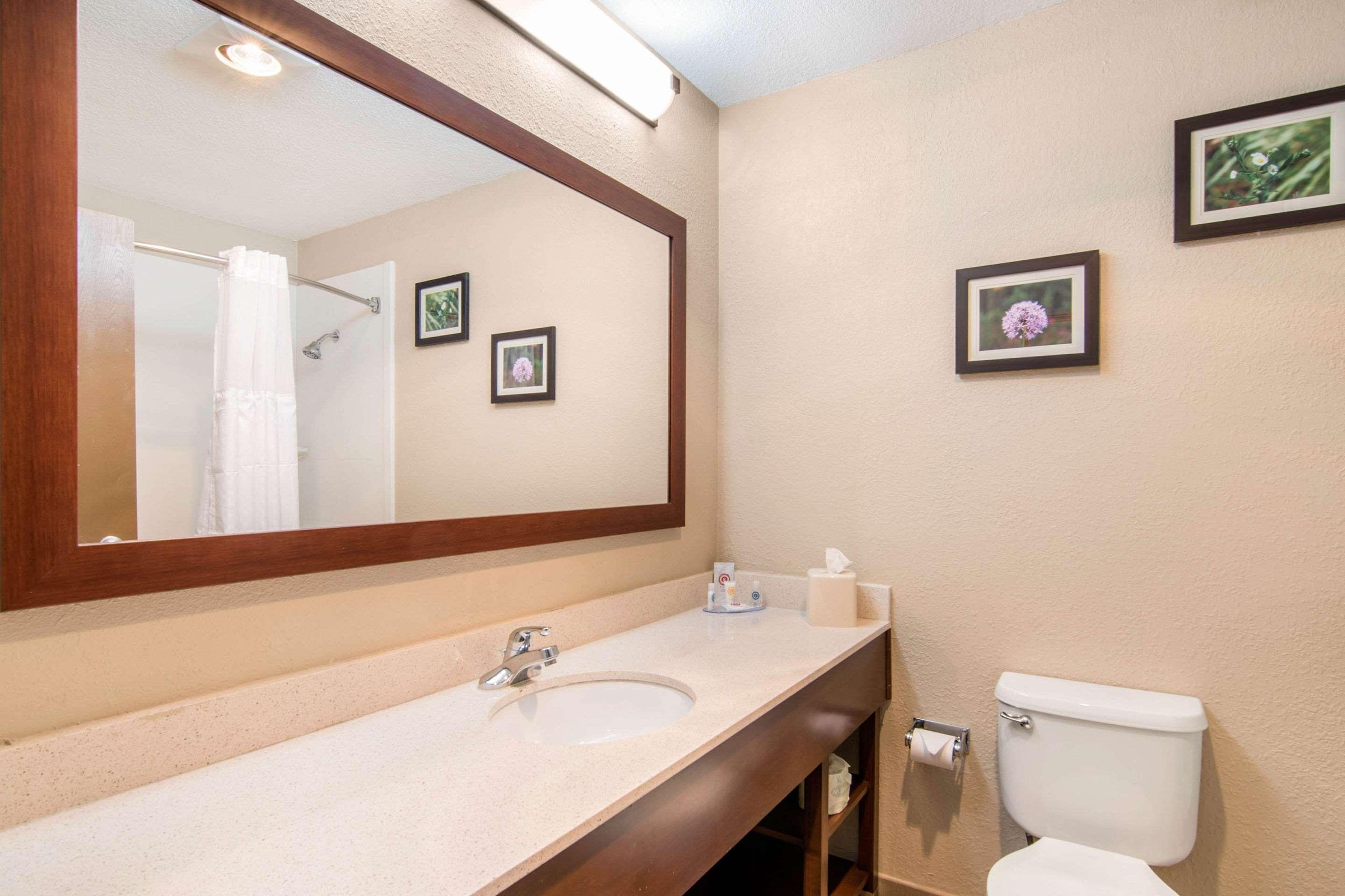 Comfort Inn & Suites Junction City - Near Fort Riley Екстер'єр фото