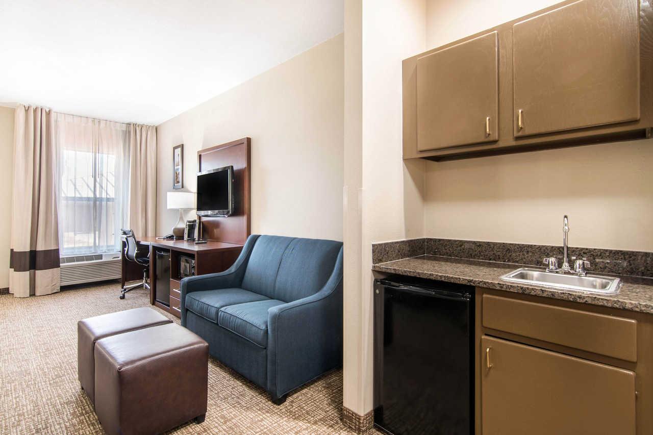 Comfort Inn & Suites Junction City - Near Fort Riley Екстер'єр фото
