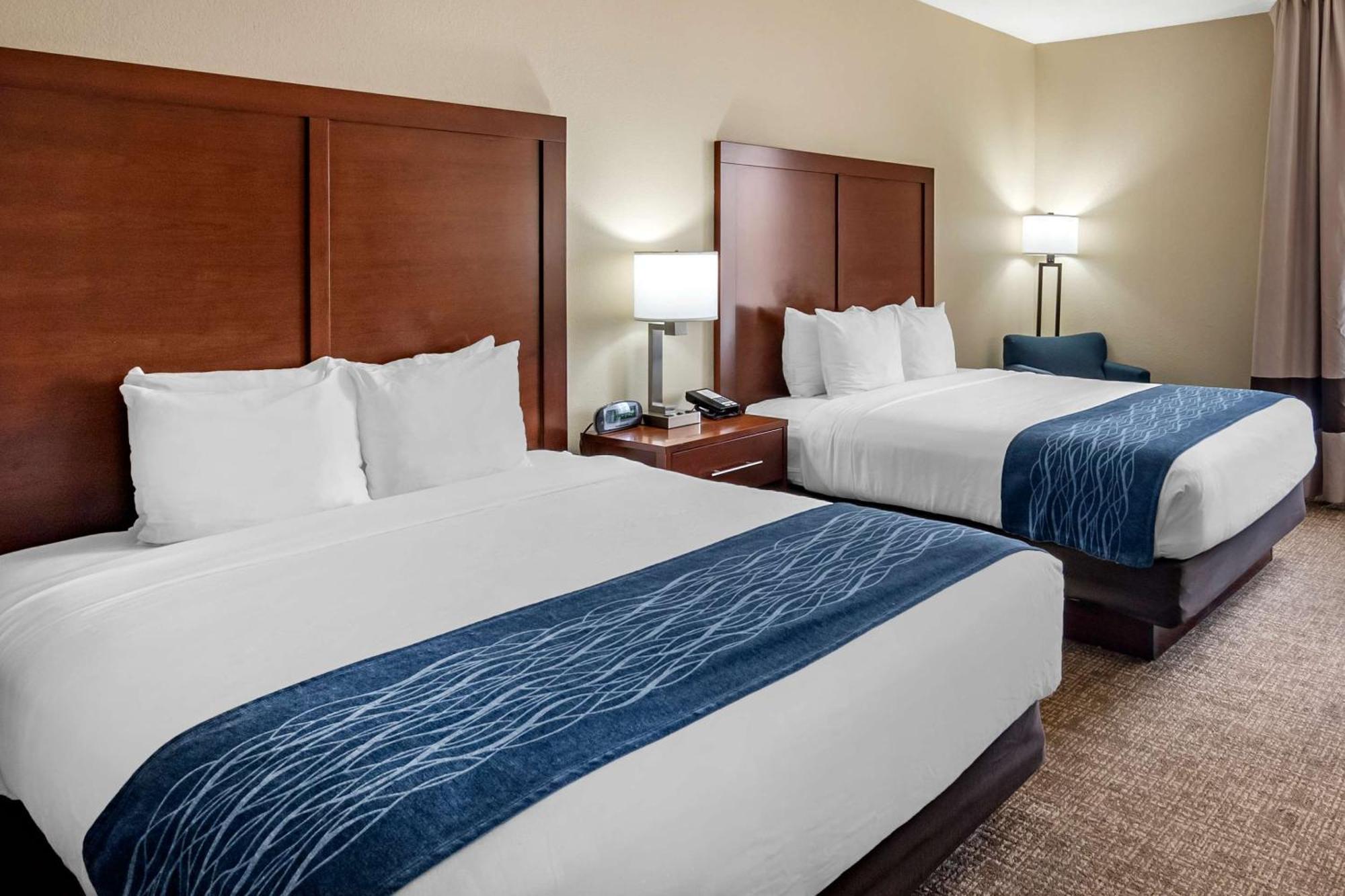 Comfort Inn & Suites Junction City - Near Fort Riley Екстер'єр фото